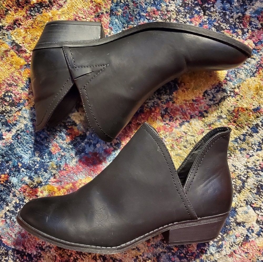 Faux Leather Black Ankle Boots / Booties Size 10